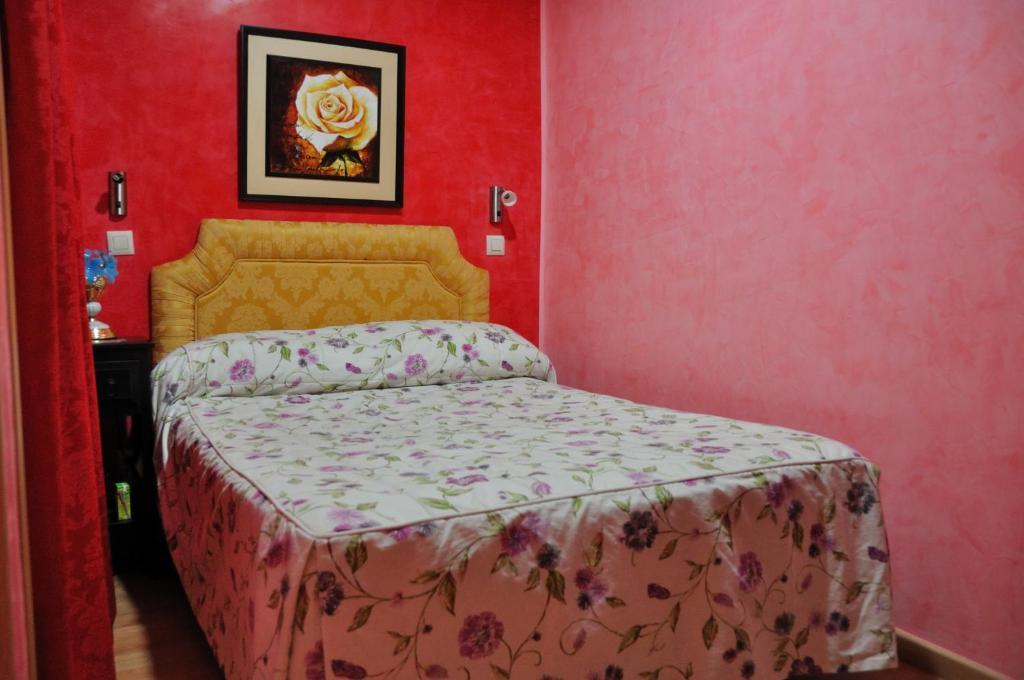 Queen Room with Pool View
