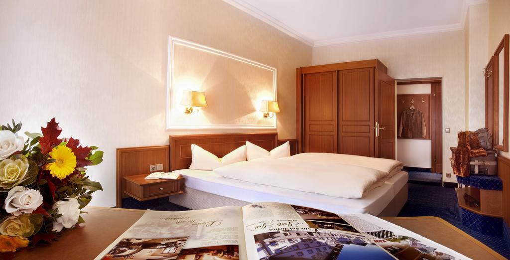 Doppelzimmer mit Balkon