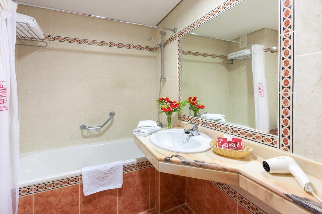 Estudio con balcón
