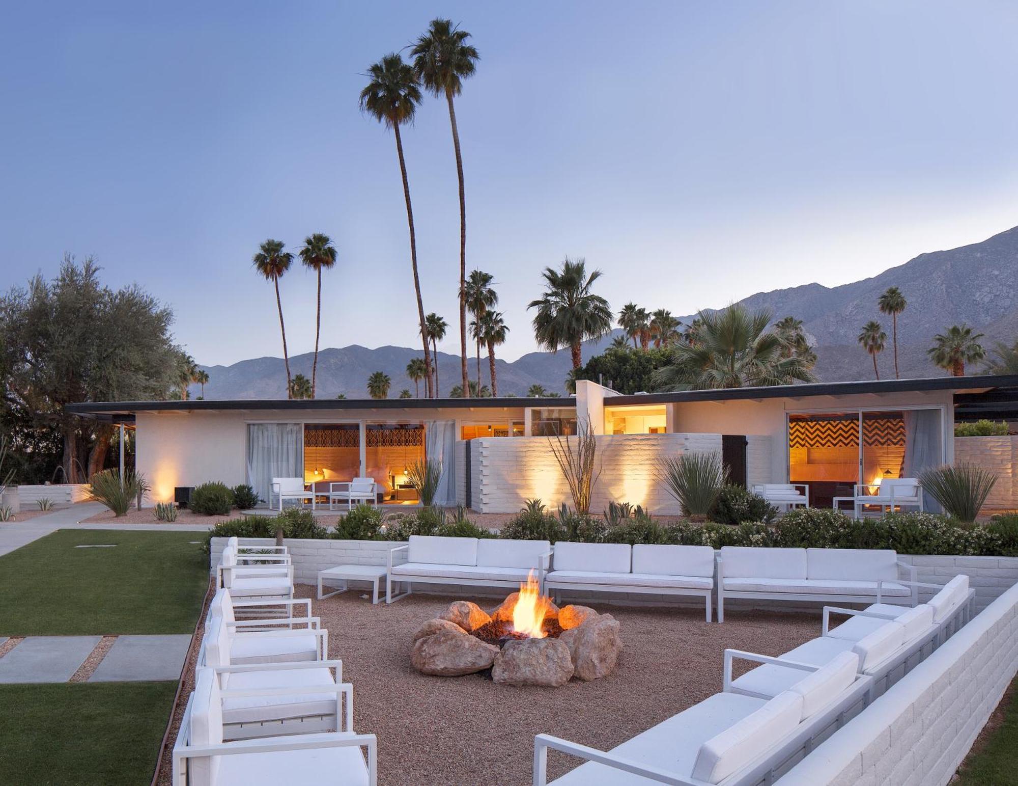 Deluxe Bungalow with Pool View