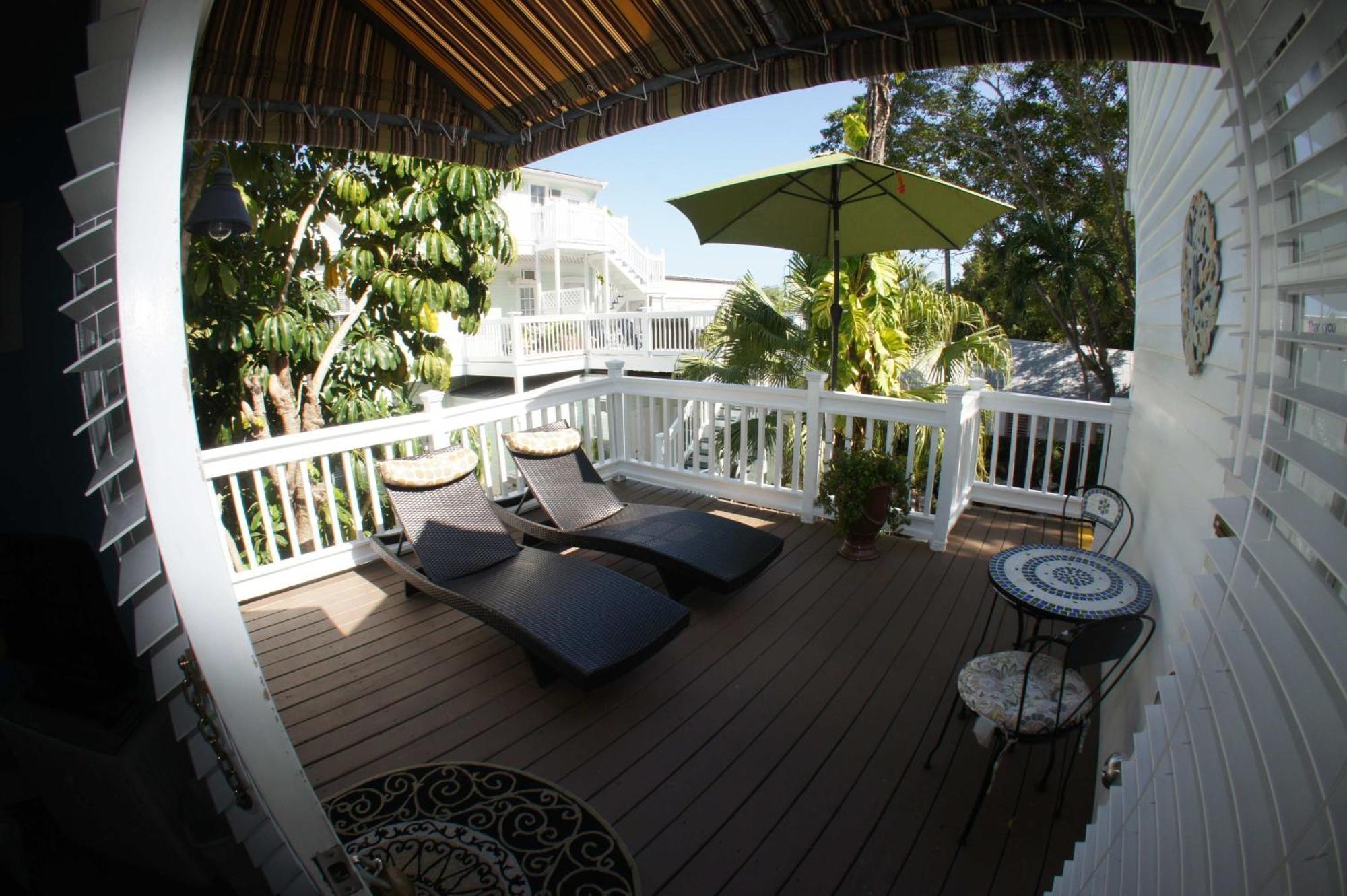 Deluxe Queen Room with Terrace