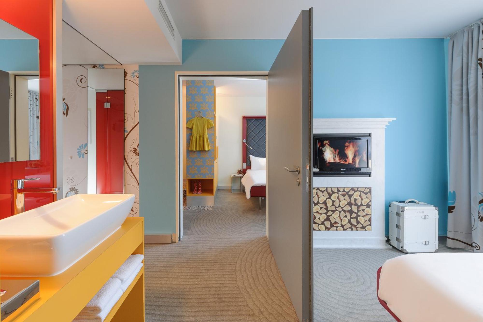 Family Suite - Two Connecting Rooms