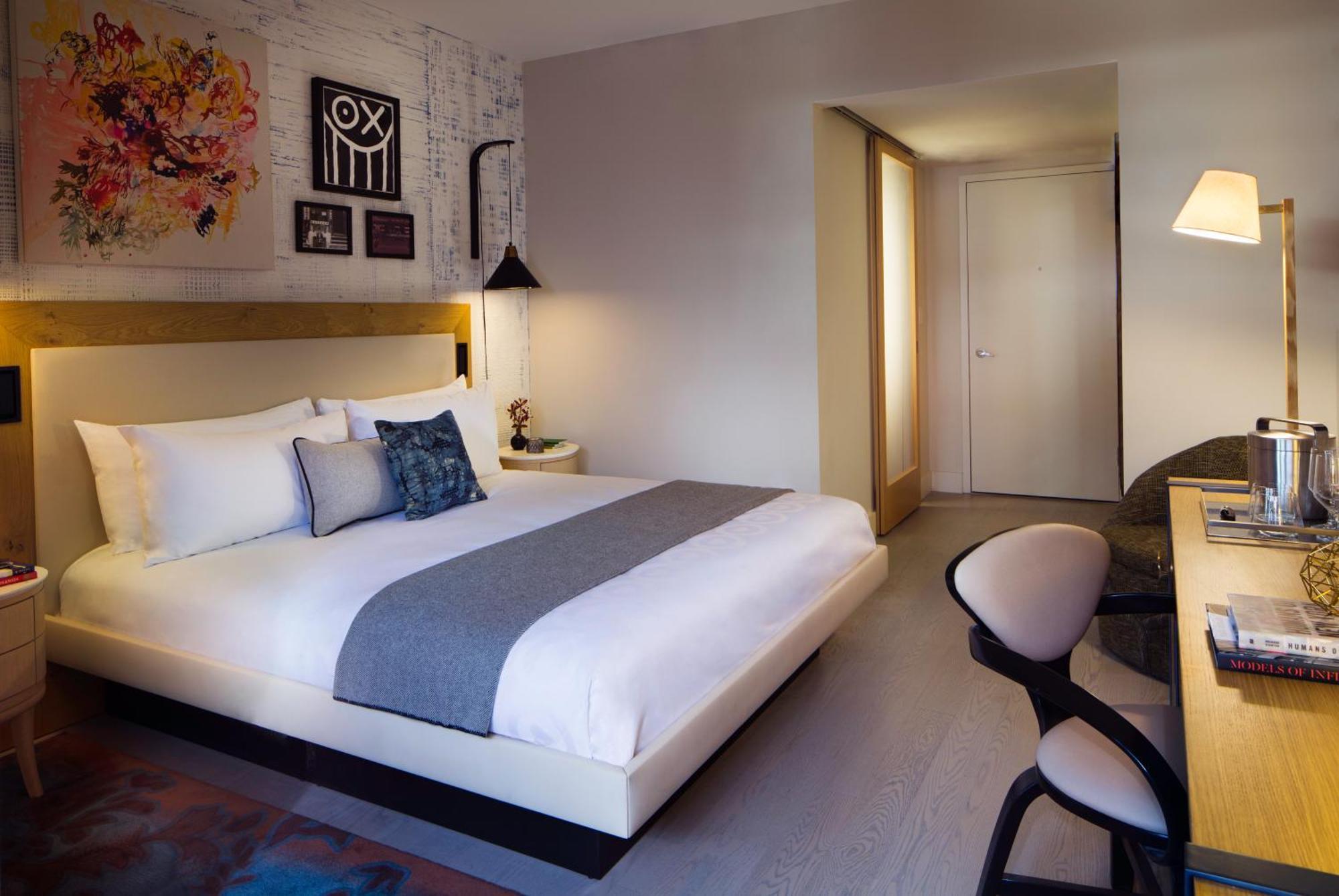 Zimmer mit Kingsize-Bett