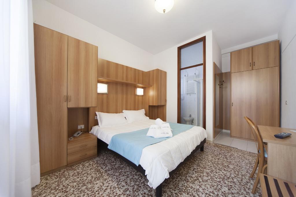 Double or Twin Room,319288437:JPEG