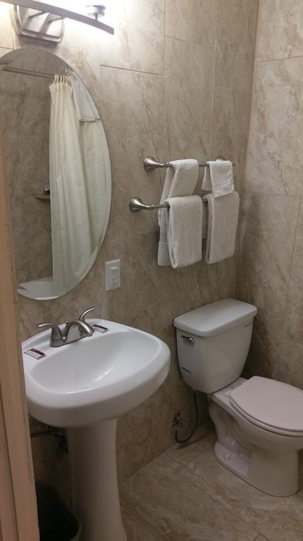 Queen Room - Non-Smoking,327969322:JPEG