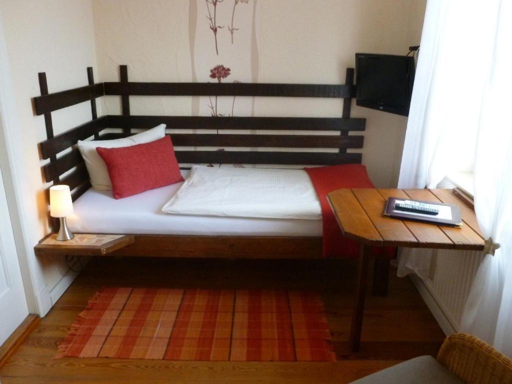 Single Room,1589261569:JPEG