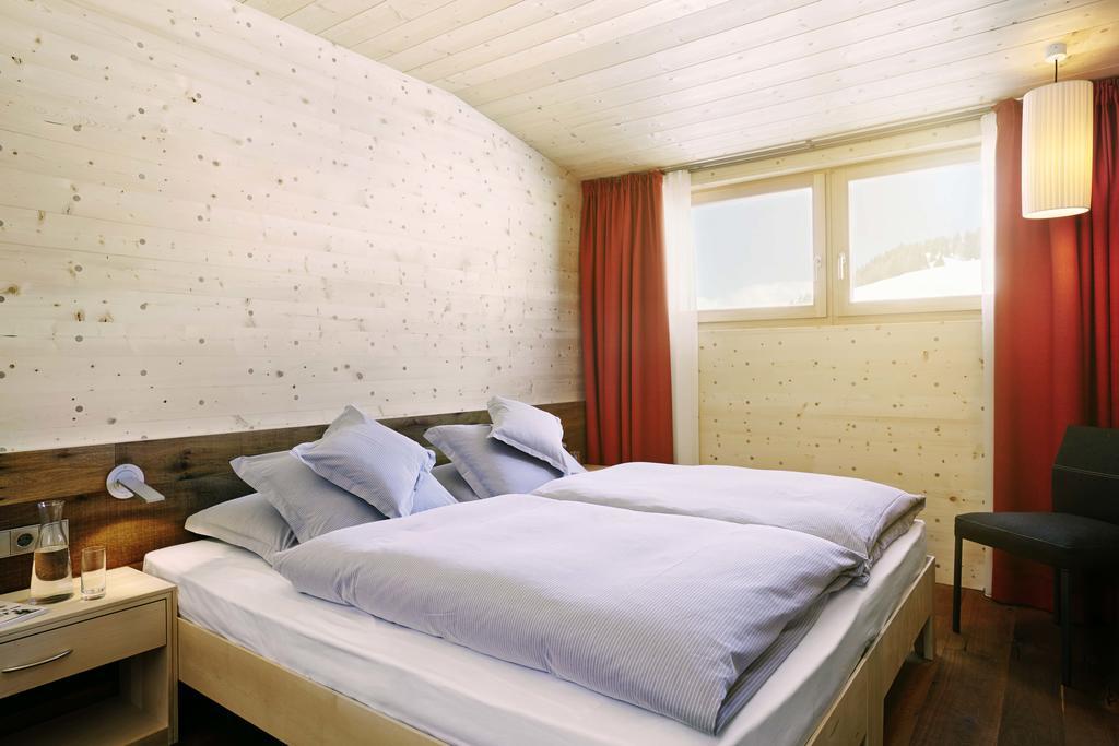 Deluxe Doppel-/Zweibettzimmer mit Gartenblick
