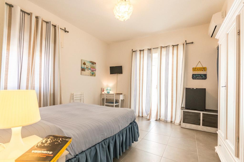 Double Room with Balcony and Sea View,403705443:JPEG