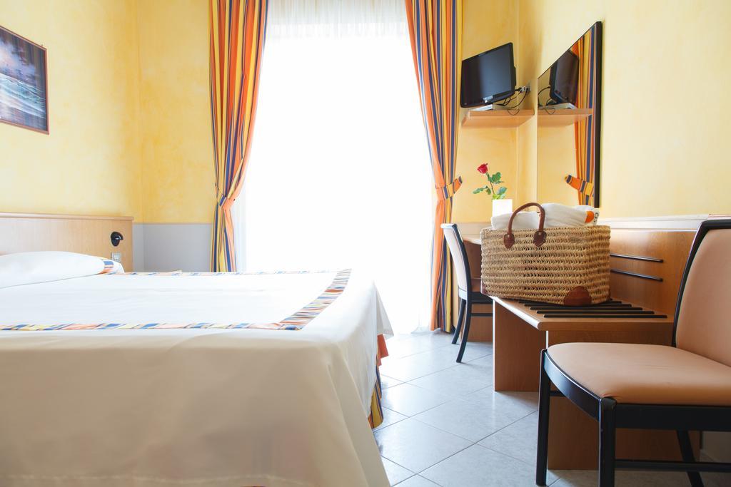Superior Double or Twin Room with Sea View,1400213726:JPEG