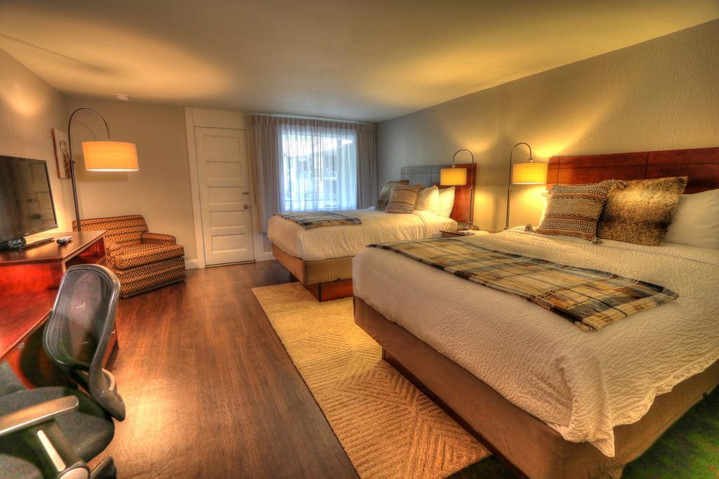Standard Two Queen Beds With Balcony