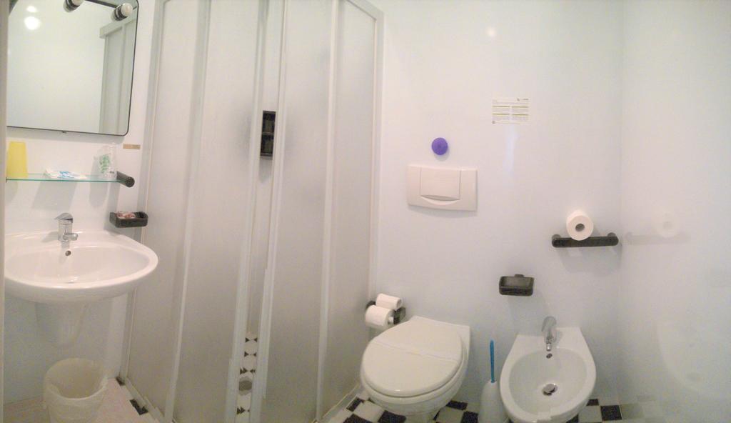 Camera Tripla