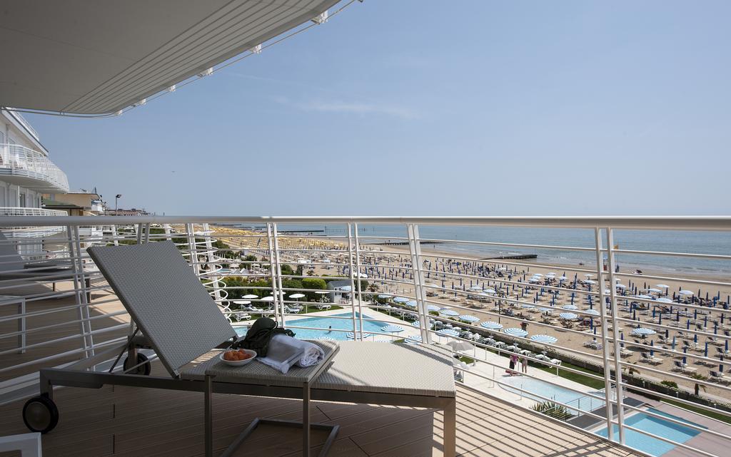Deluxe Double or Twin Room with Sea View,215492180:JPEG