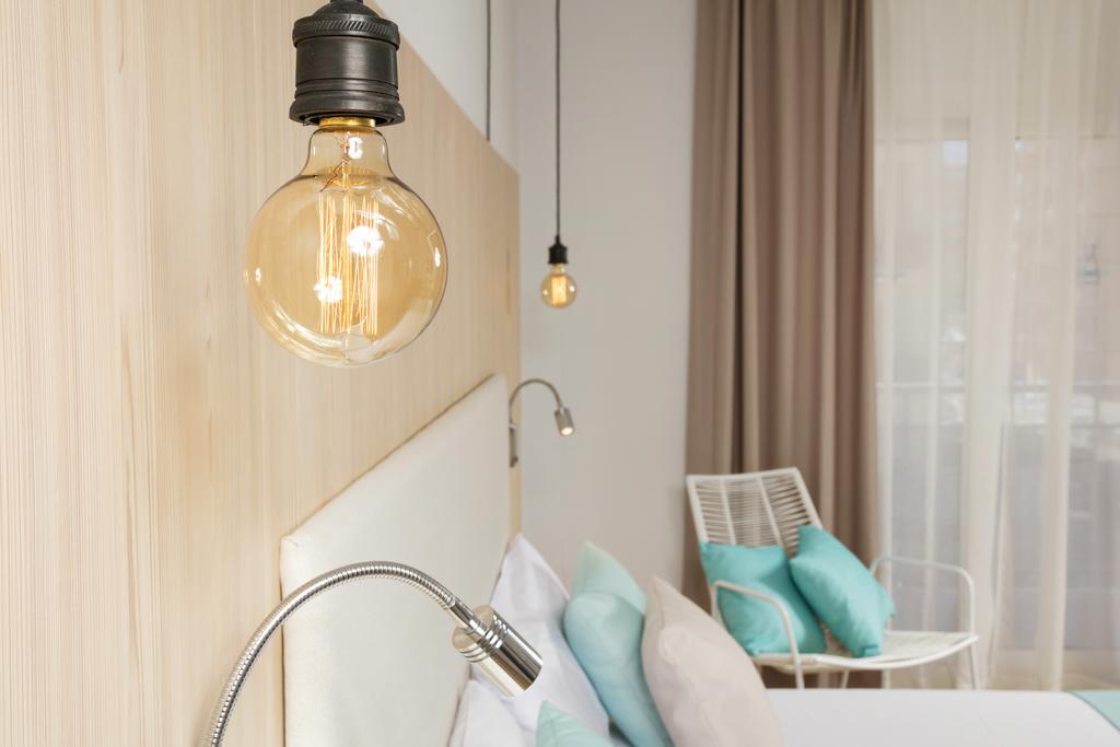 Chambre Double avec Lit d'Appoint - Vue sur Piscine