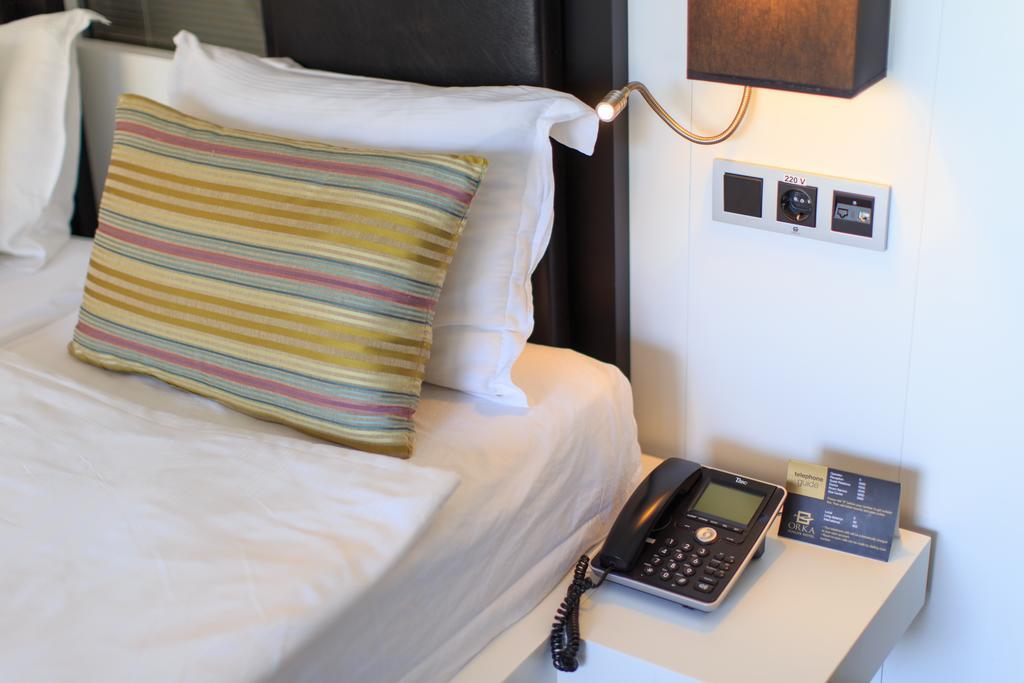 Tweepersoonskamer met 1 of 2 Bedden en een Balkon met Gedeeltelijk Uitzicht op Zee
