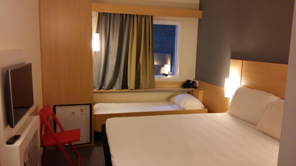 Quarto Duplo Standard e Cama Extra para Crianças