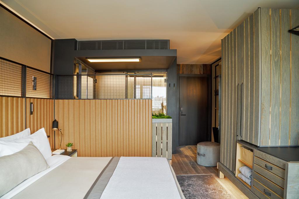 Zimmer mit Kingsize-Bett