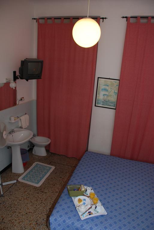 Camera Singola con Bagno Privato