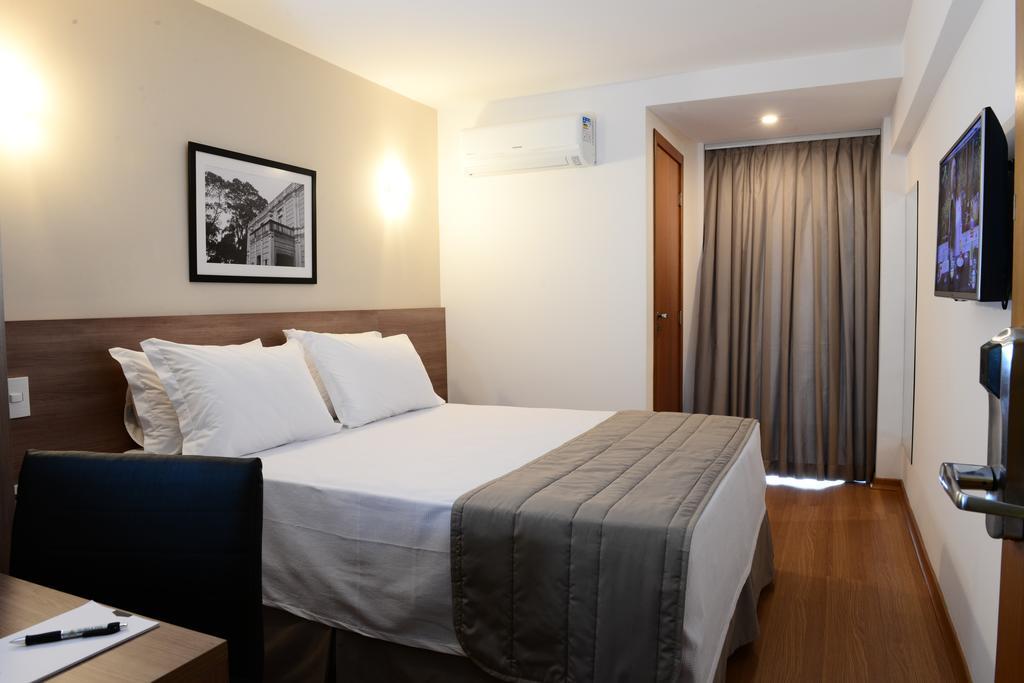 Quarto Duplo