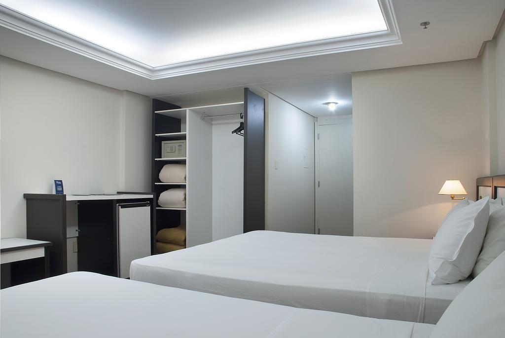 Quarto Triplo com 1 Cama de Casal e 1 Cama de Solteiro