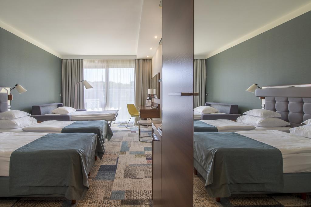 Doppel- oder Zweibettzimmer