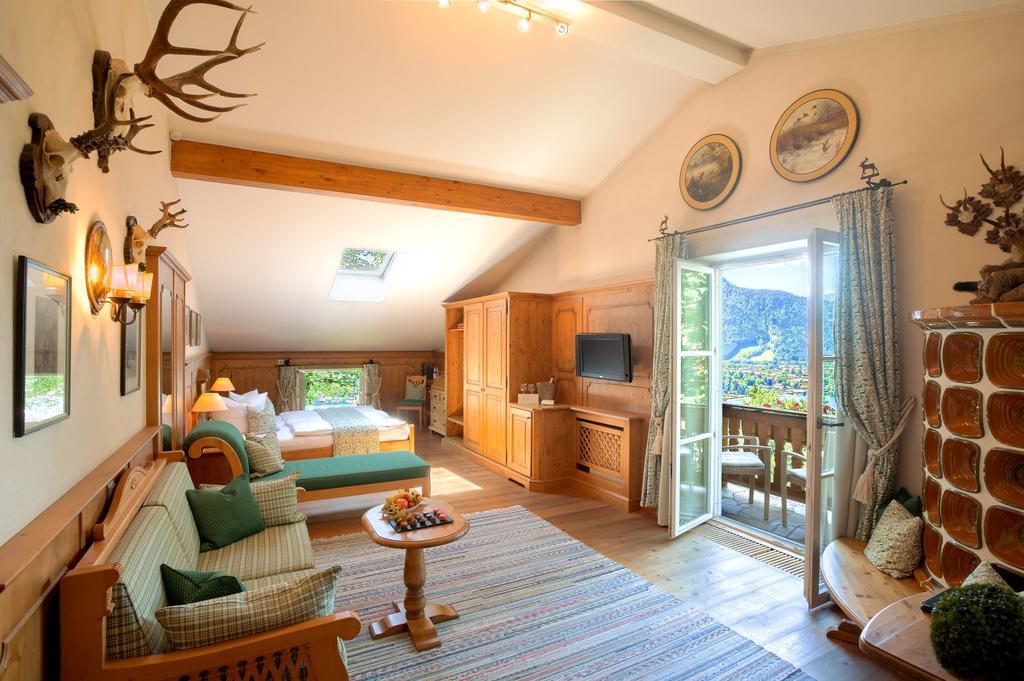 Junior Suite with Lake View,444914331:JPEG