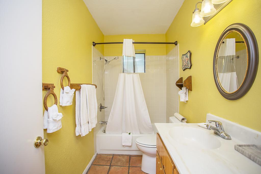 King Suite with Pool View - Non-Smoking