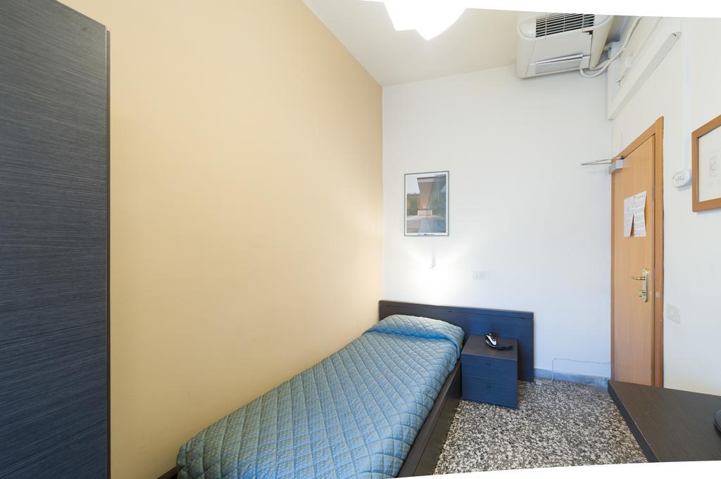 Eenpersoonskamer met Gedeelde Badkamer