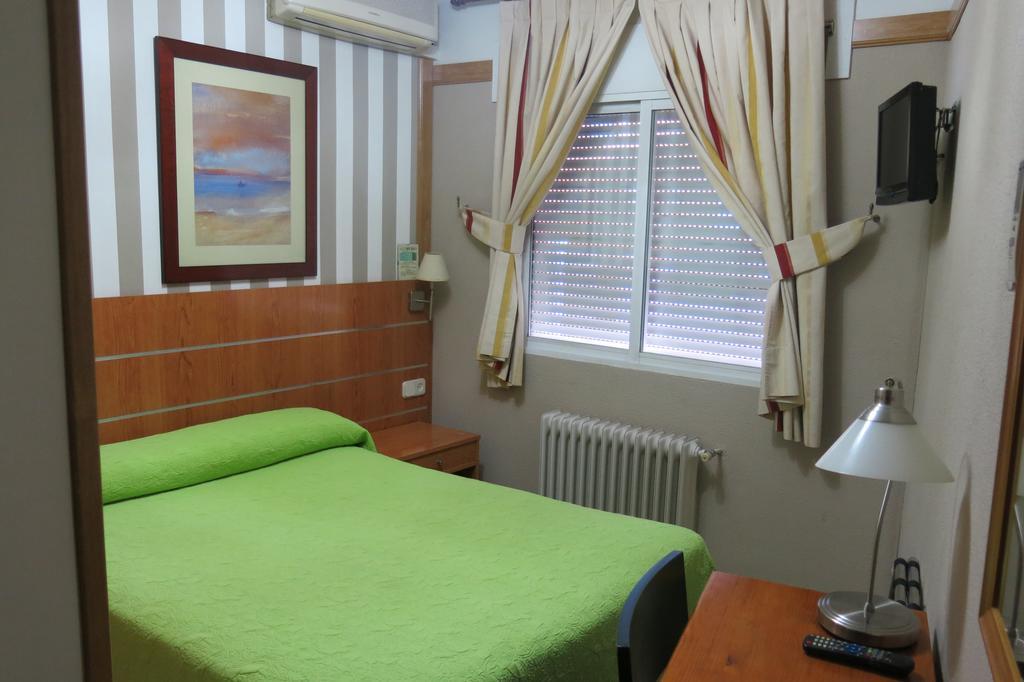 Single Room,462896151:JPEG