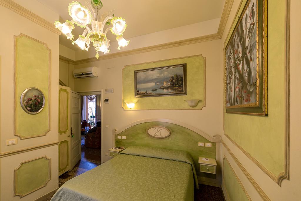 Junior Suite,743776066:JPEG