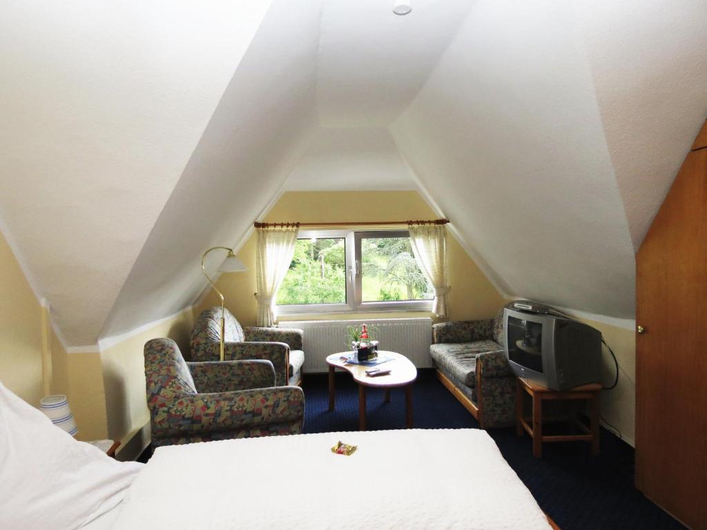 Deluxe Suite,51159886:JPEG