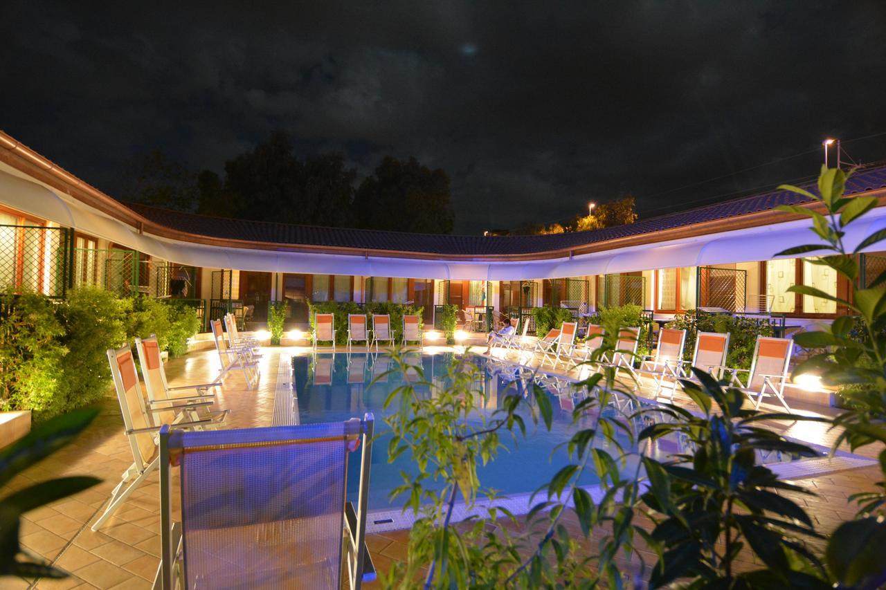 Camera Matrimoniale con Vista Piscina