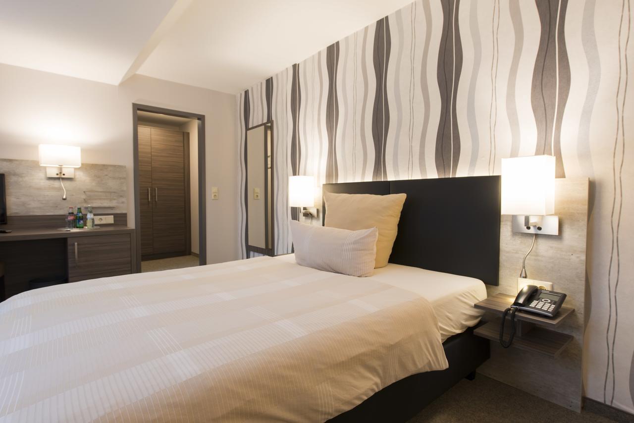 Single Room,544742412:JPEG