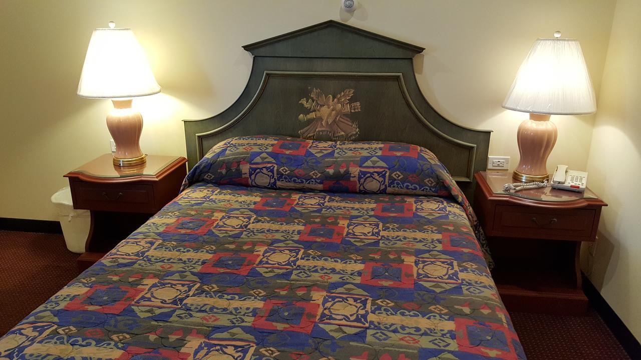 Queen Room,551435985:JPEG