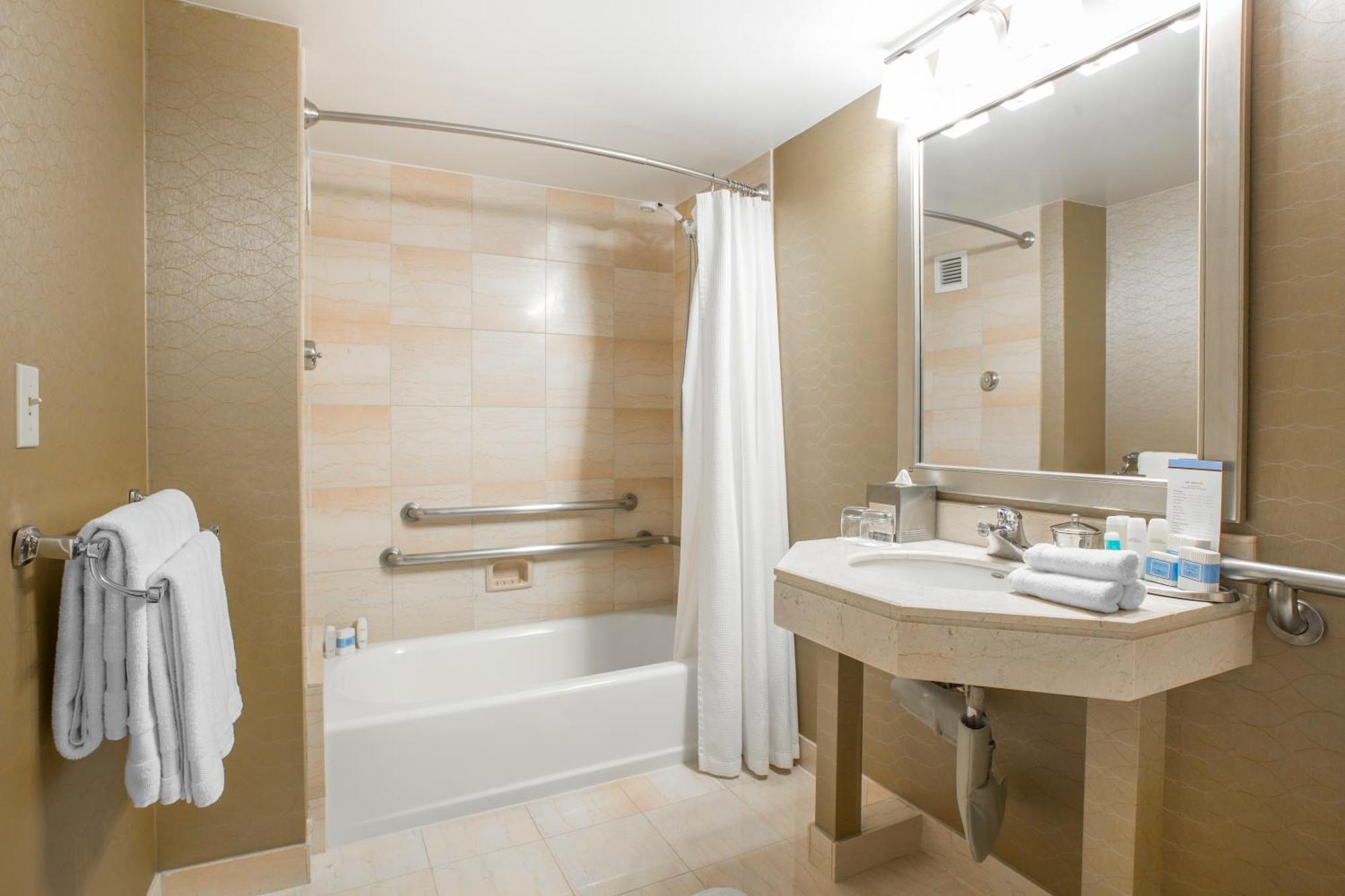 ADA Deluxe Room - 2 Double Beds