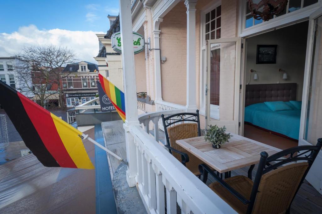 Standard Zweibettzimmer mit Balkon