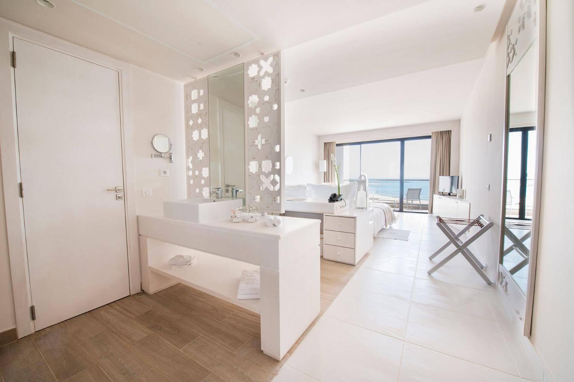 Suite Double ou Lits Jumeaux Deluxe - Vue sur Mer et Piscine