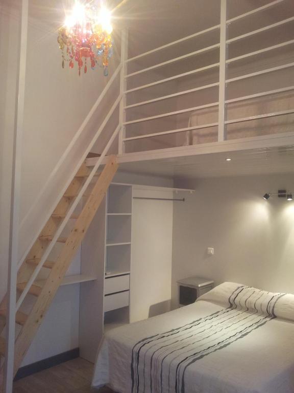 Chambre Triple avec Mezzanine et Balcon - Vue sur Cour