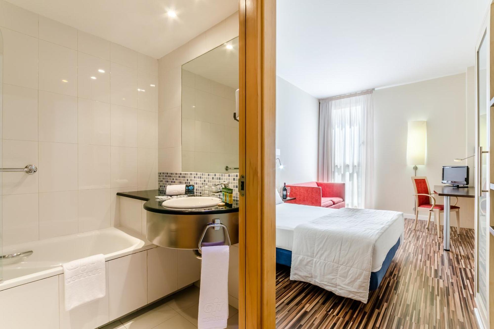Double or Twin Room,607748764:JPEG