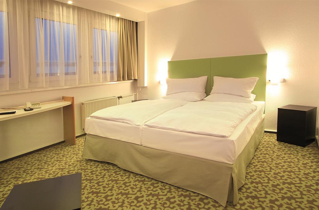 Standard Zimmer mit 1 Doppelbett und Sofa