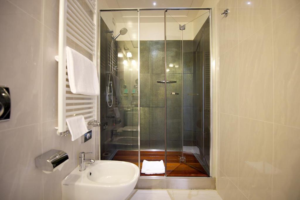 Quarto Clássico com 2 Camas de Solteiro