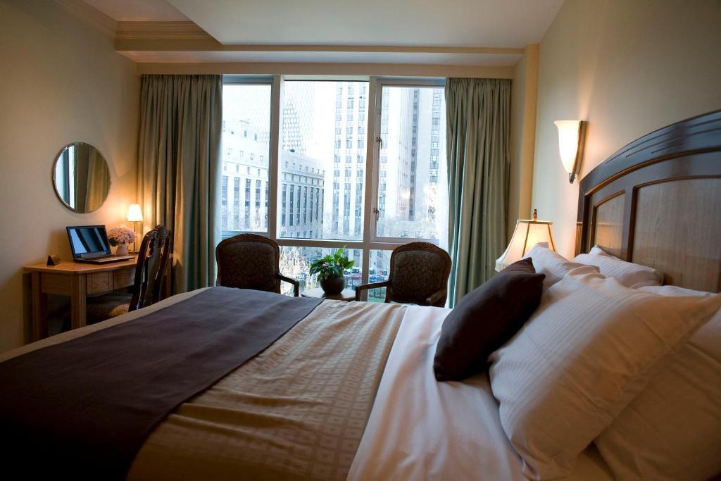 Deluxe King Room with City View