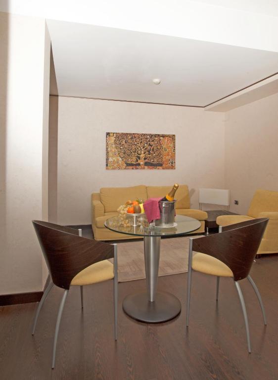 Suite with Balcony,63090127:JPEG
