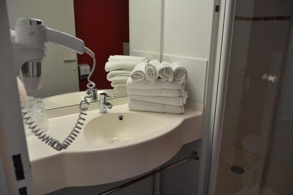 Chambre Familiale (3 Adultes + 1 Enfant)