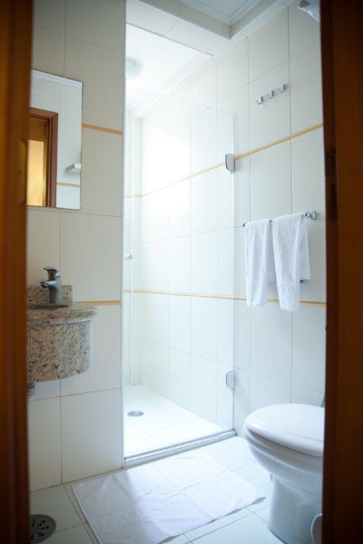 Quarto Duplo Deluxe com Cama de Casal
