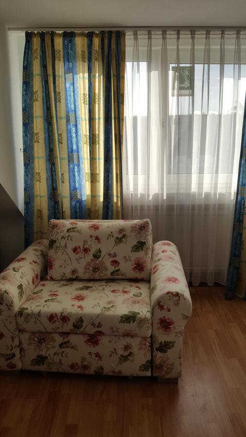 Zweibettzimmer mit Dusche