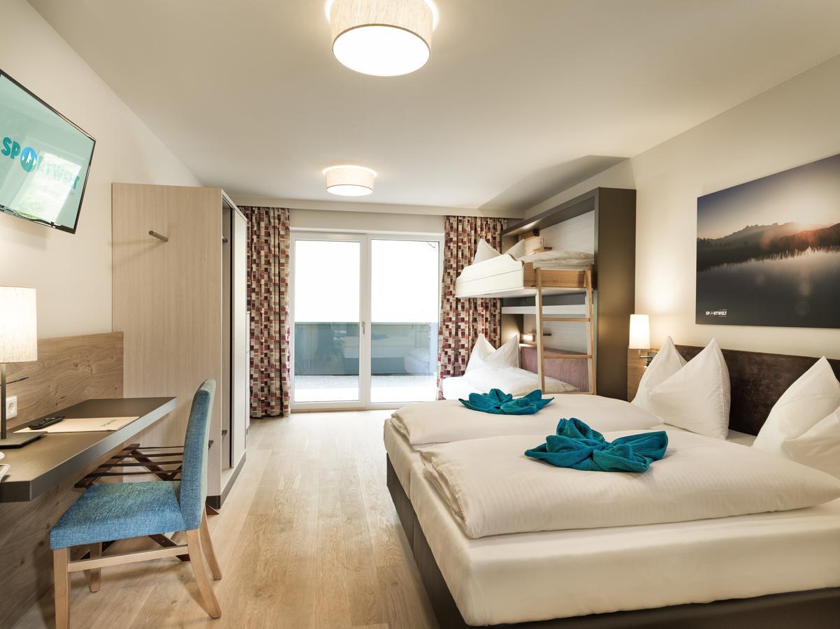 Familienzimmer mit Balkon (2 Erwachsene + 2 Kinder)