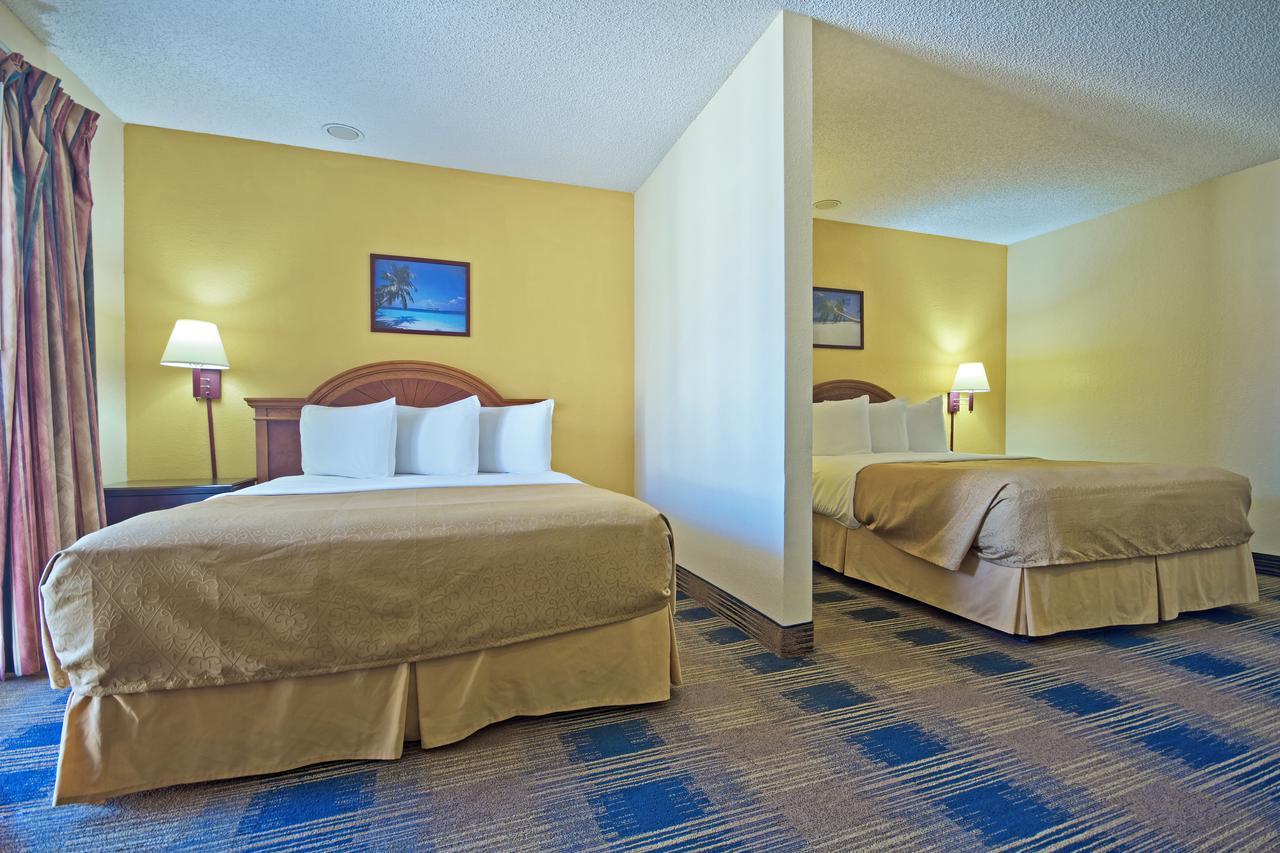 Executive Queen Room with Two Queen Beds - Non-Smoking,660277188:JPEG