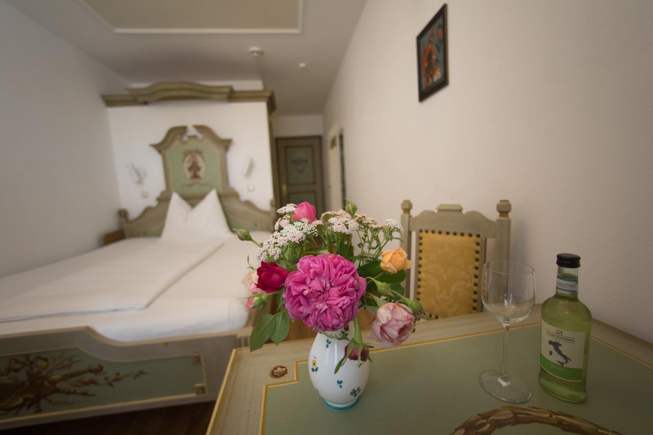 Small Double Room,53417299:JPEG