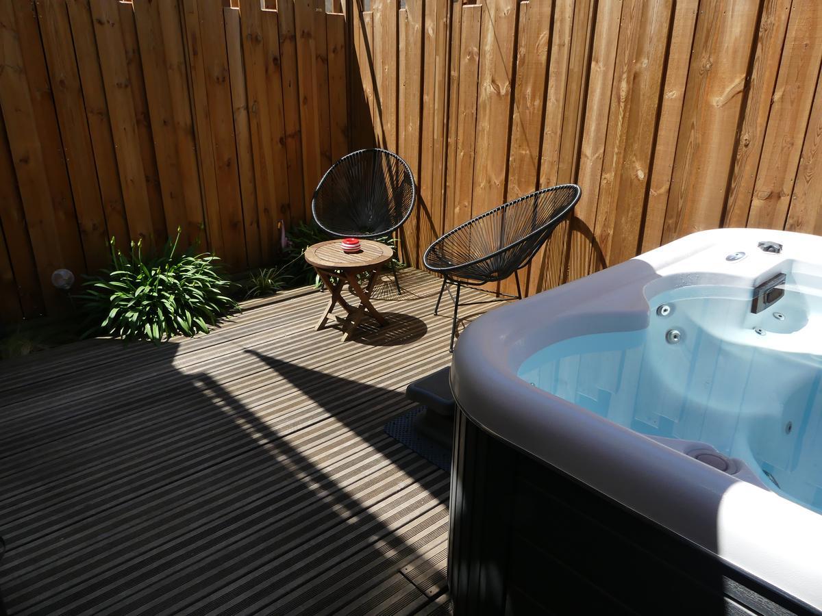 Chambre Double Supérieure avec Bain à Remous