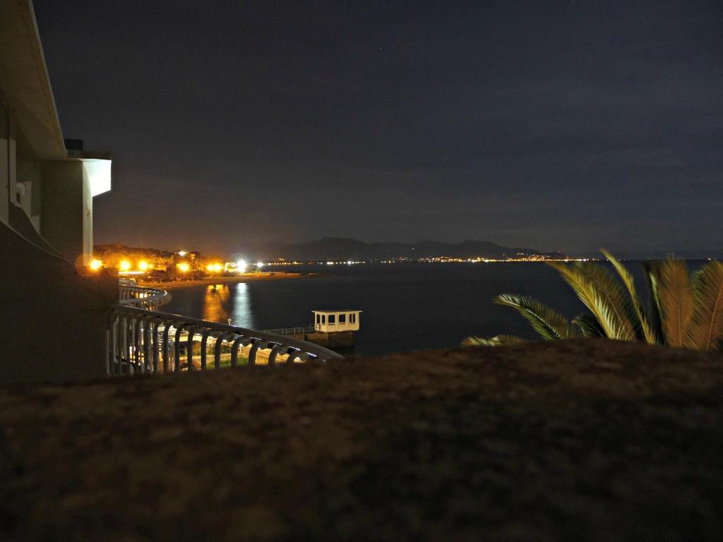 Camera Matrimoniale/Doppia con Letti Singoli con Balcone e Vista Mare